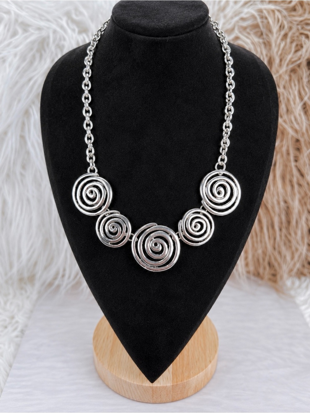 Silvertone weighted Swirl Design Necklace